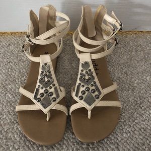 Mudd white cream sandals
